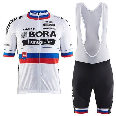 Equipación BORA 2017