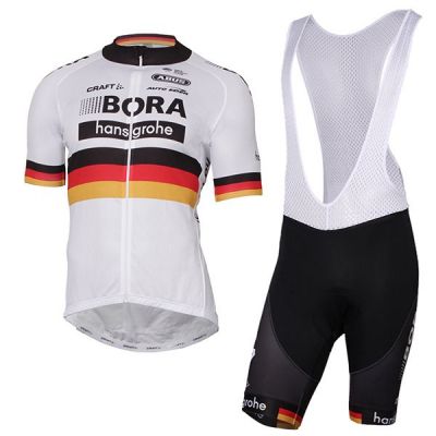 Equipación BORA 2017