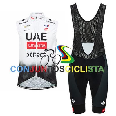 Equipación ciclismo corta UAE 2025