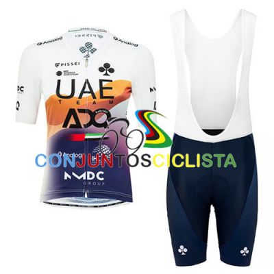 Equipación ciclismo corta UAE 2025